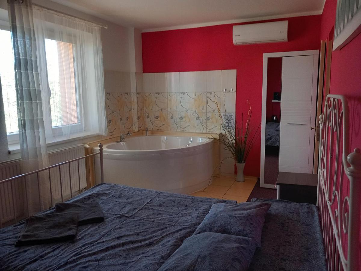Penzion Vulture Ostrava Ngoại thất bức ảnh